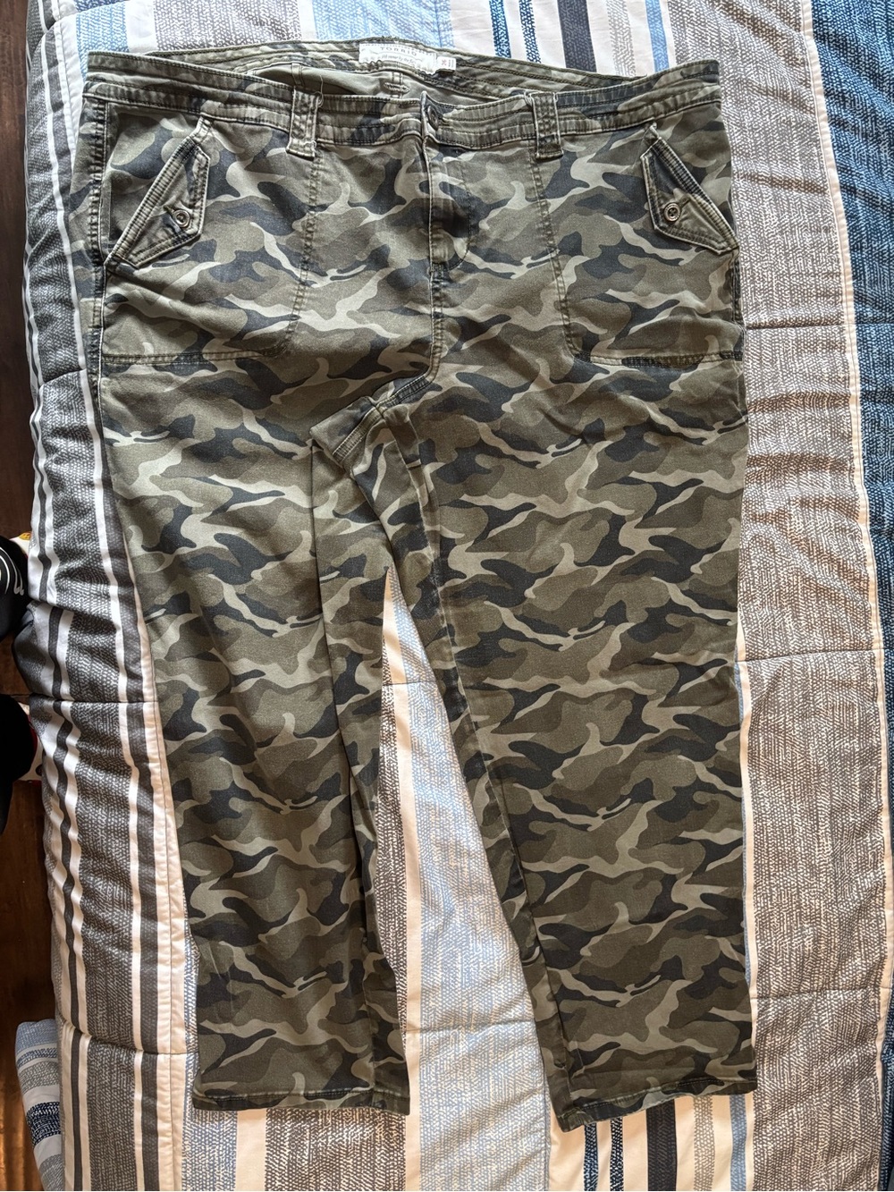 Torrid Women’s Camo Cargo Pants - Olive Green